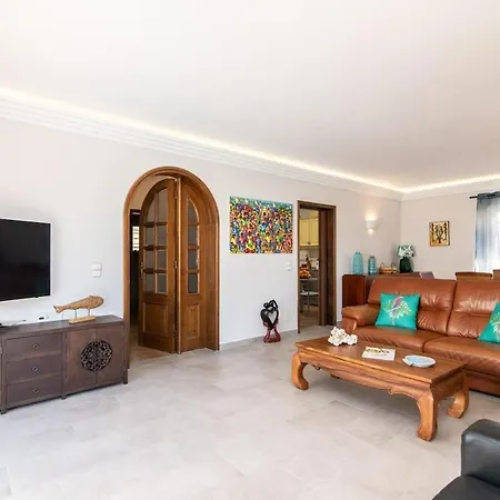 Terramar - Golden & Salty Villa